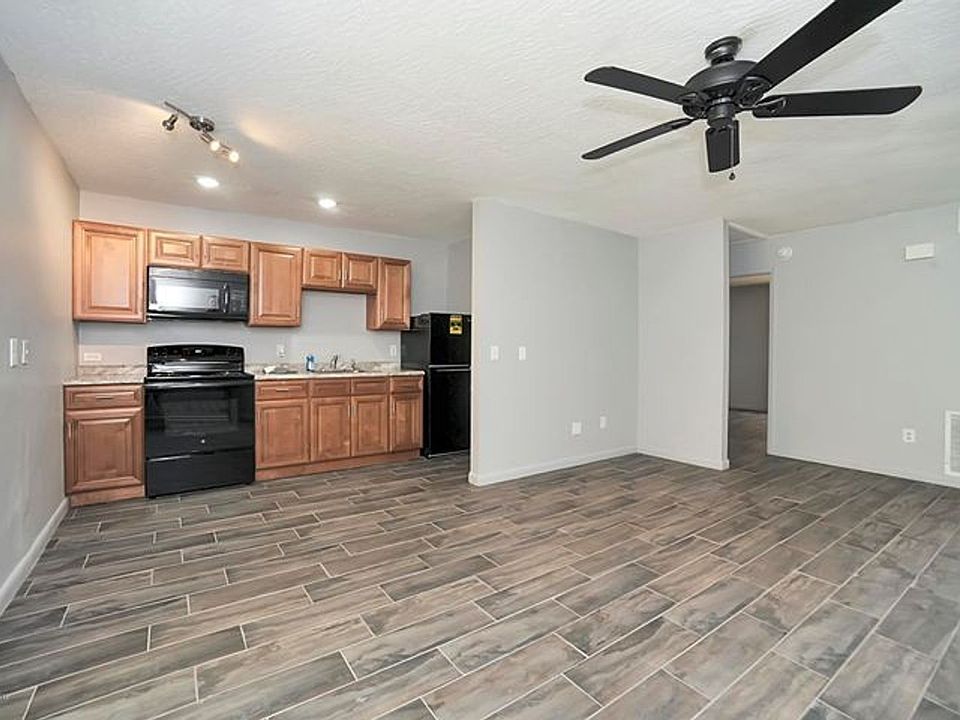 1st image of 1914 Agora Cir SE #103