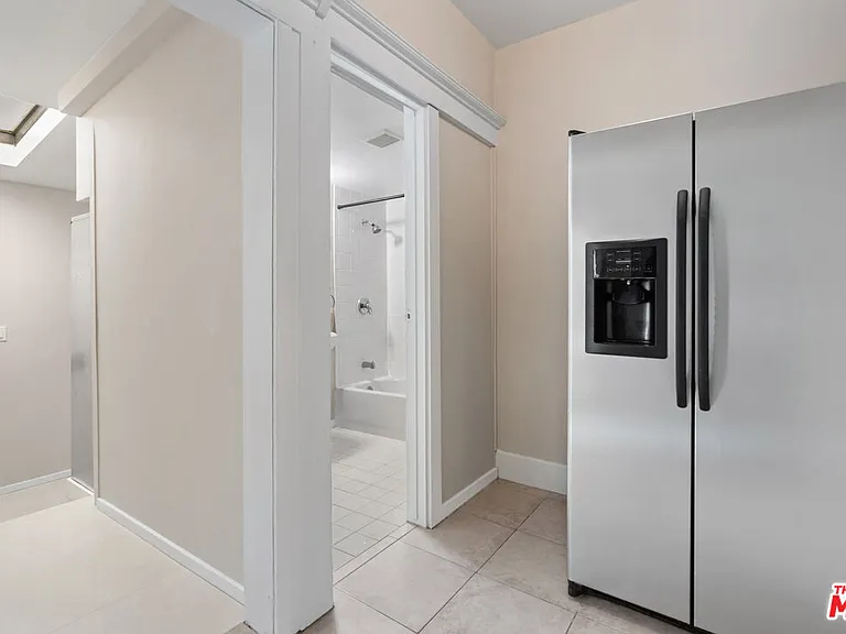 607 N Gramercy Pl — Photo 15