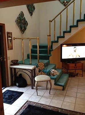 Brass rail stairway
