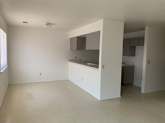 4th image of 141 S B St APT B