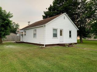 709 E Adams Ave, Casey, IL 62420