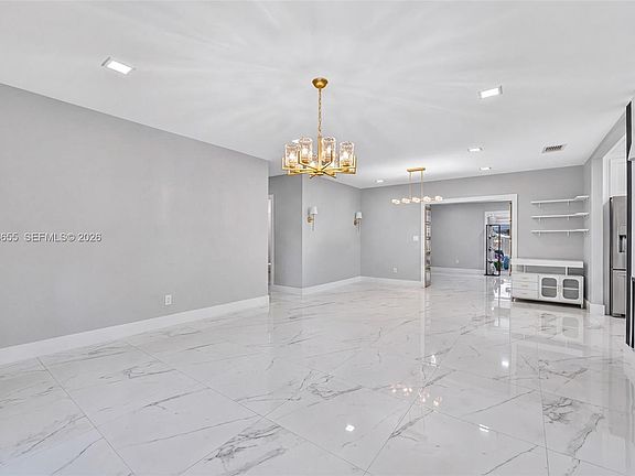 4th image of 700 W 51st Pl