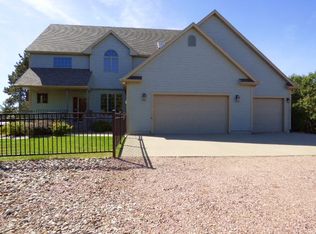 111 Oak Ridge Rd, Yankton, SD 57078