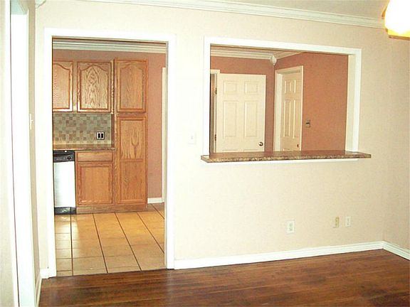 2nd image of 10410 Aves St