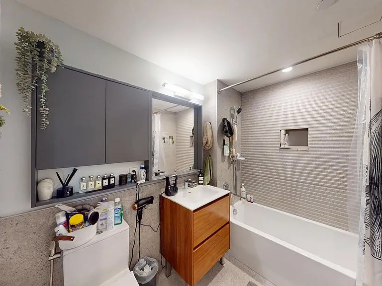 515 E 86th St #809 — Photo 11