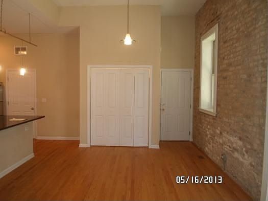 3rd image of 834 N Wood St APT 1N