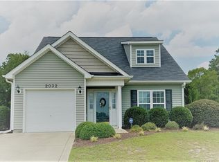 2032 Sir Michael Dr, Hope Mills, NC 28348
