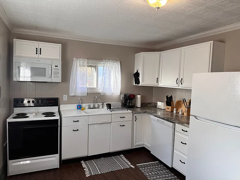 424 N Mechanic St — Photo 16