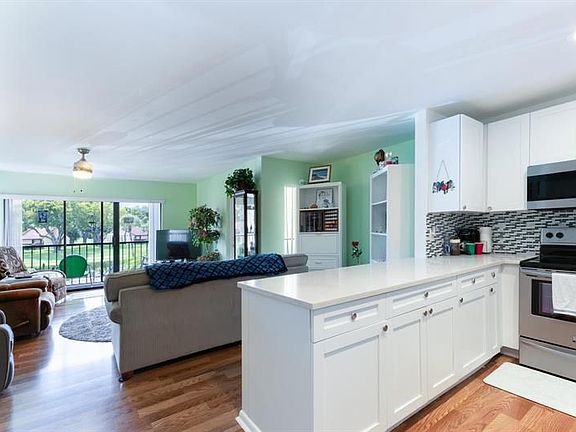 4th image of 1101 Green Pine Blvd APT D2