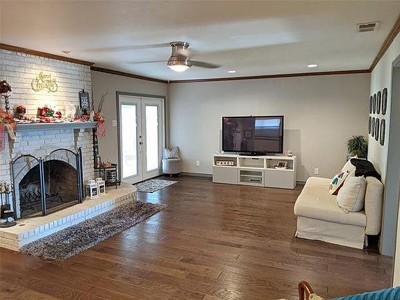 3rd image of 1421 Lexington Dr