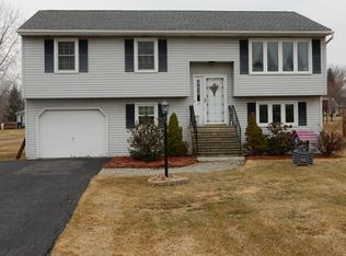 17 Timber Dr, Waterford, NY 12188