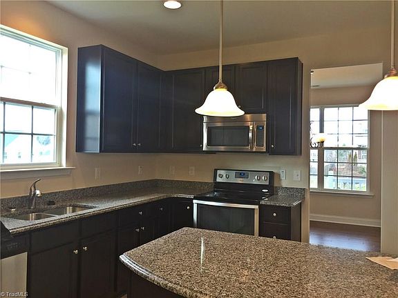 5th image of 230 Ironwood Dr