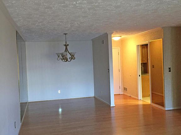 5th image of 1602 Gardiner Ln APT 133