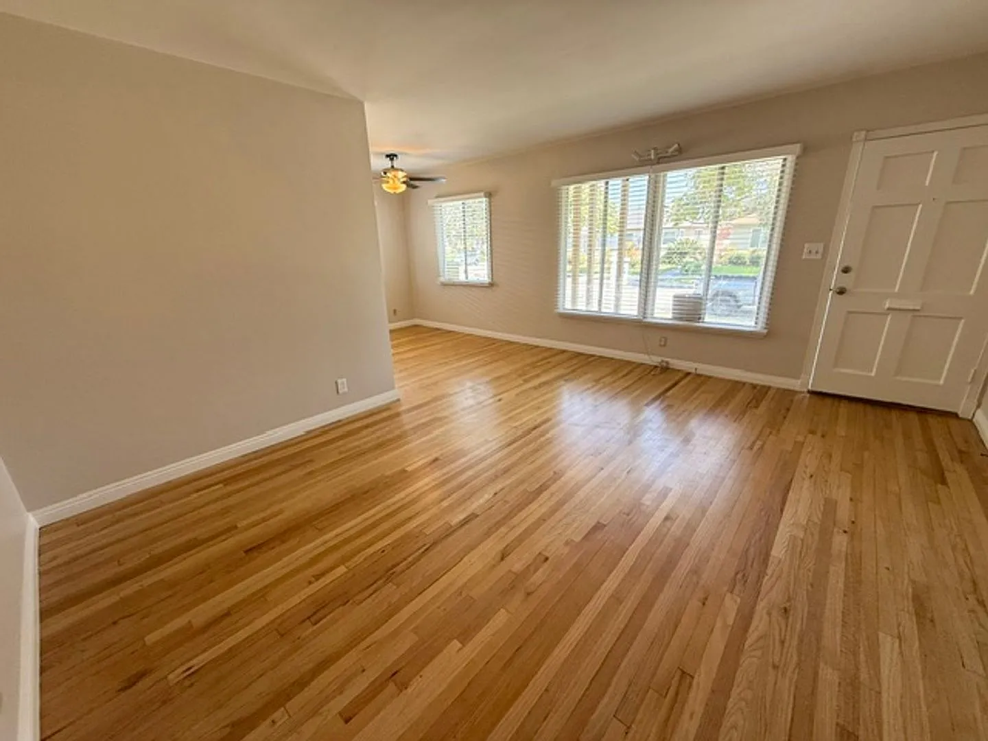 Lakewood Steps To Heartwell Park! 3br/1ba $3975mo — Photo 4