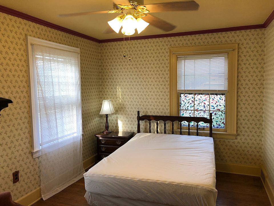 1st image of 138 W 26th St #6