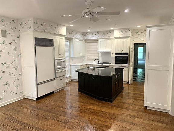 3rd image of 4125 Fairfax Ct