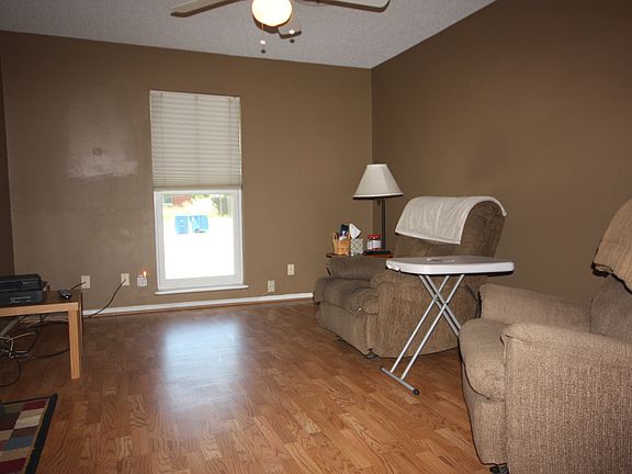 4th image of 1204 E Fannin St