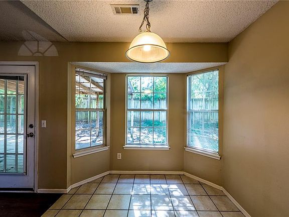 3rd image of 3001 W Wildflower St