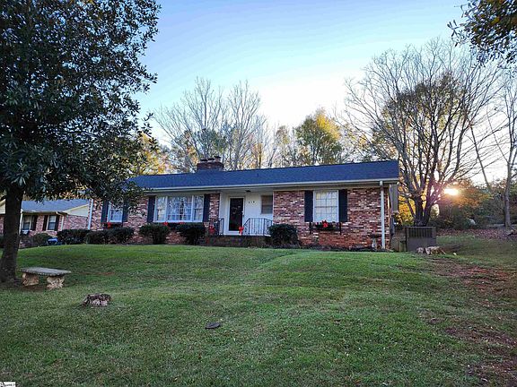 2nd image of 210 Fleetwood Dr