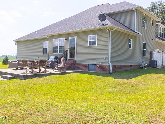4th image of 90 Fuller Rd