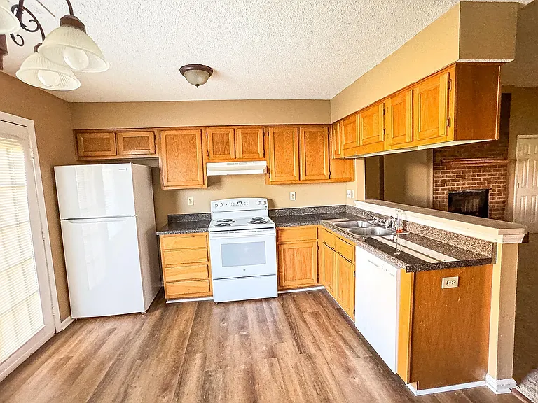 2799 Maryland Cir E — Photo 13