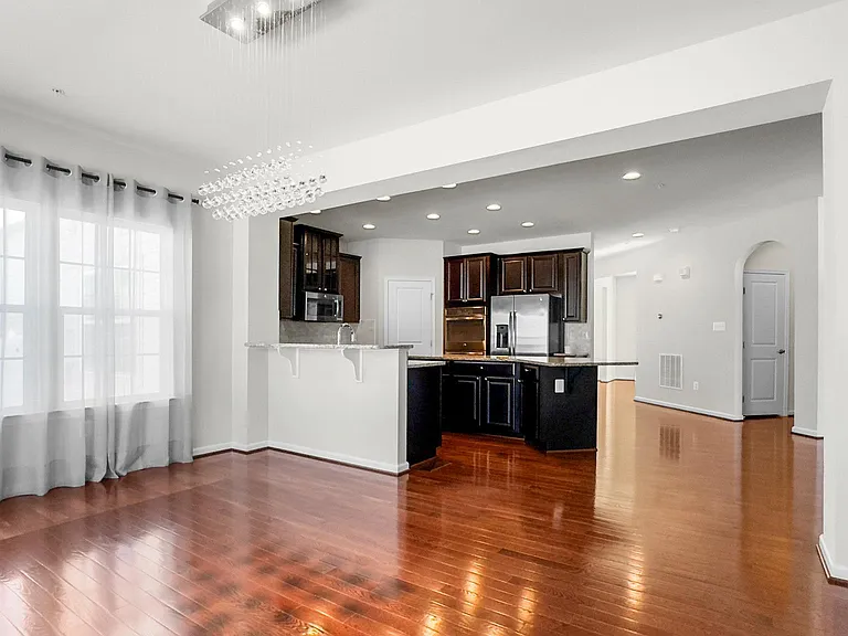 10185 Warfield St — Photo 6