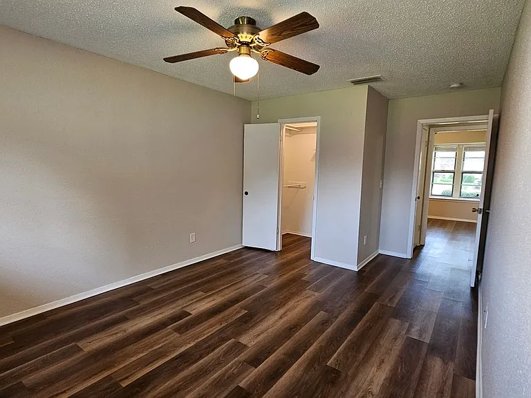 213 Melinda Dr — Photo 38