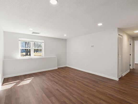 4th image of 25 Longworth Ave Unit 4