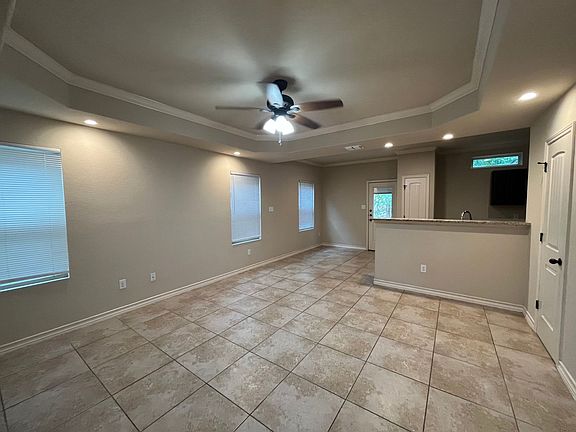 5th image of 6950 Lakeview Dr #101