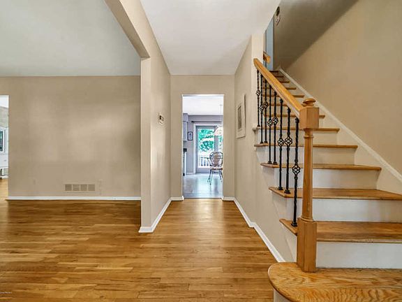 5th image of 4 Buckingham Dr