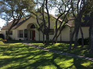 102 Palo Pinto Dr, Rockport, TX 78382