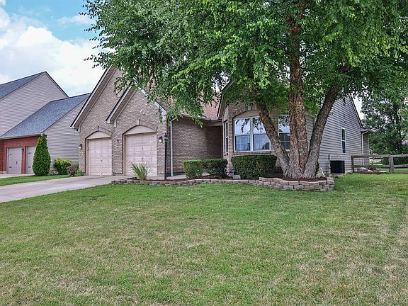 3rd image of 2185 Canyon Ct