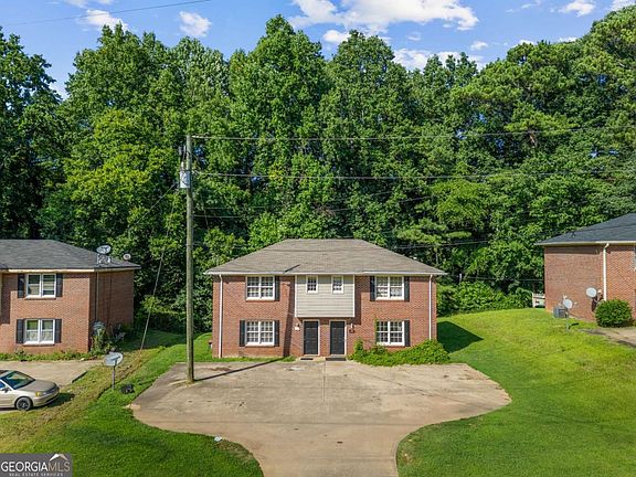 4th image of 410 Charter Ct