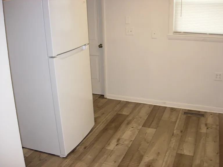 604B Lawn Ave — Photo 3