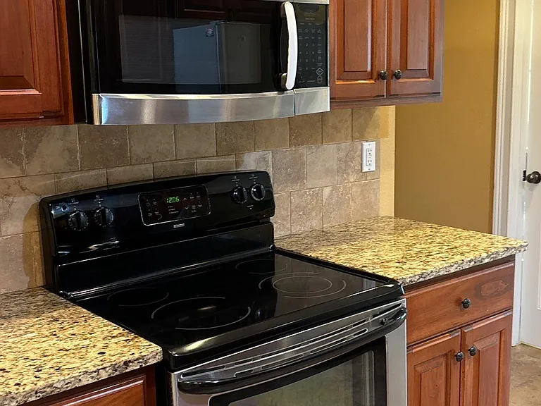 1931 Westminster Dr — Photo 6