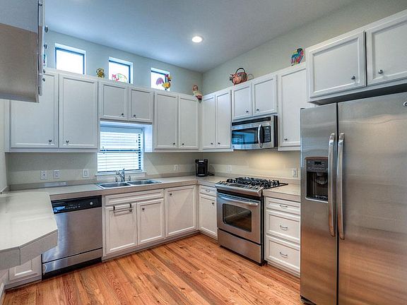 5th image of 648 Westcross St Unit 203