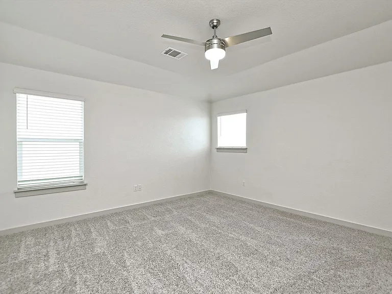 204 Merrick Rd — Photo 22