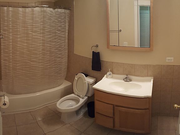 3rd image of 6816 N Ashland Ave #1A