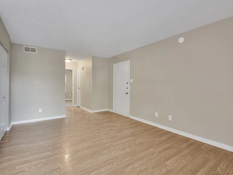 Baker Oaks Apartments — Photo 14