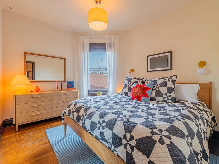 2548 W Logan Blvd #1 — Photo 7