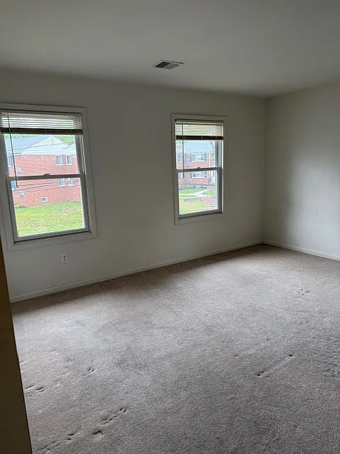 5 bed, 2674 sqft, $850 — Photo 3