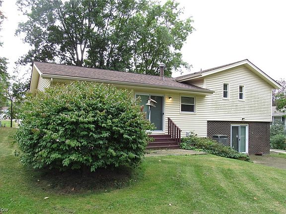 4th image of 310 S Park Dr