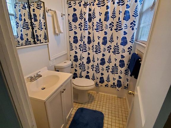 1BR, Apt #23 Bathroom