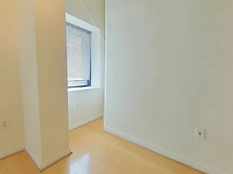1011 W Marshall St #207 — Photo 6