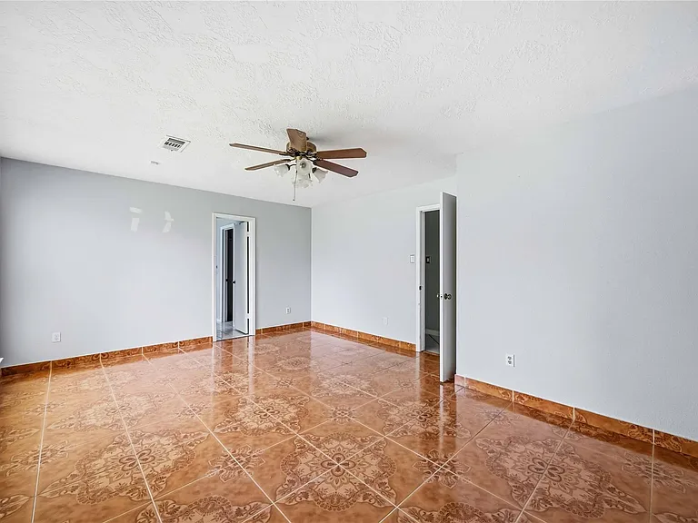 7330 Maple Walk Dr — Photo 16