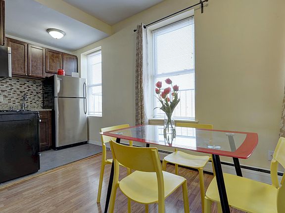 4th image of 851 Bergen Ave #4