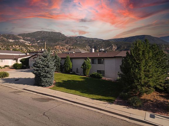 3rd image of 679 S Sunset Dr