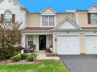 271 Half Moon Cir, Aurora, IL 60504