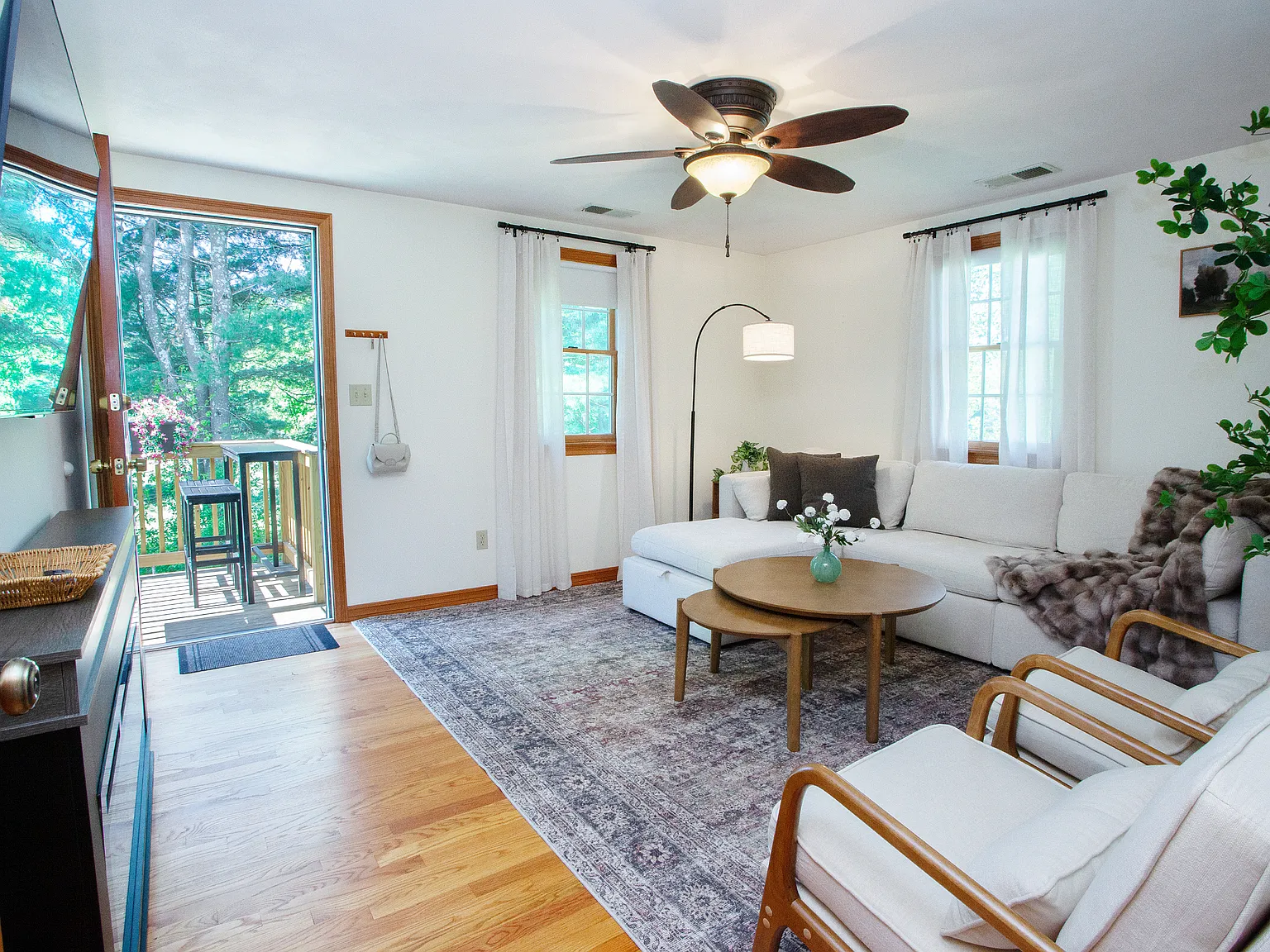 2 bed, 1000 sqft, $4,000 — Photo 2