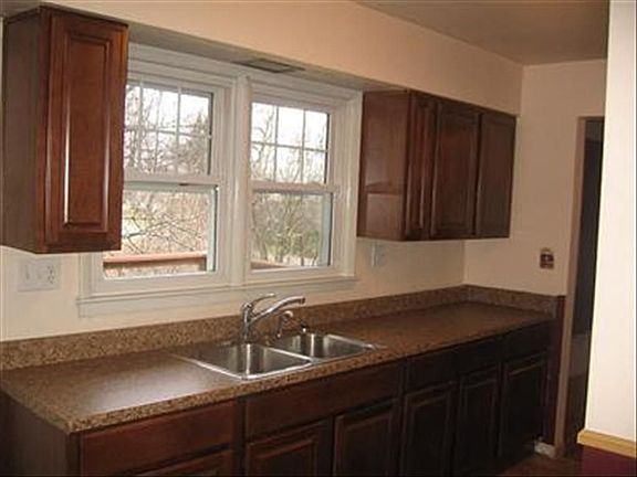 4th image of 11 Lakeshore Dr